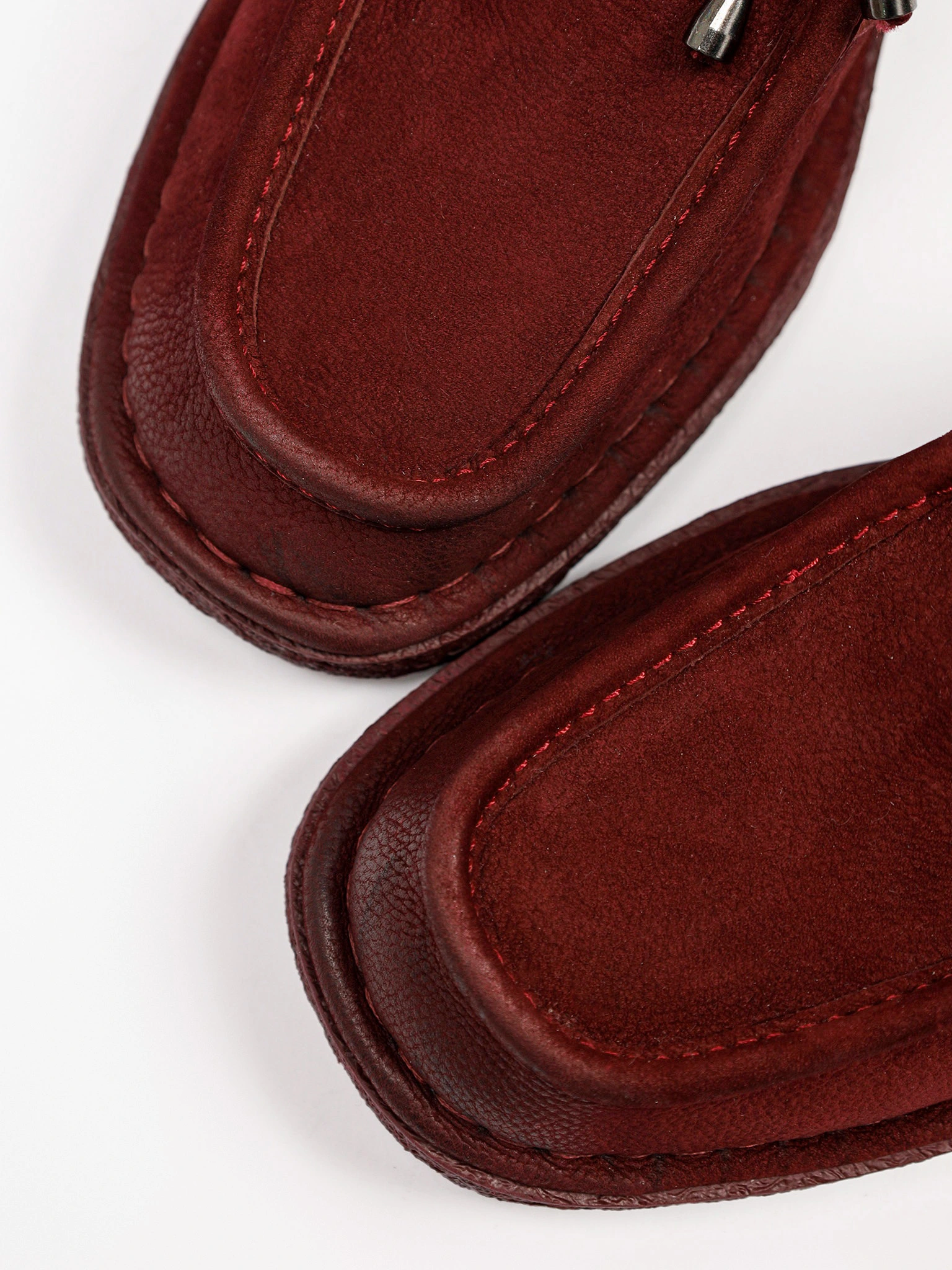 Лоферы бордового цвета на низком каблуке